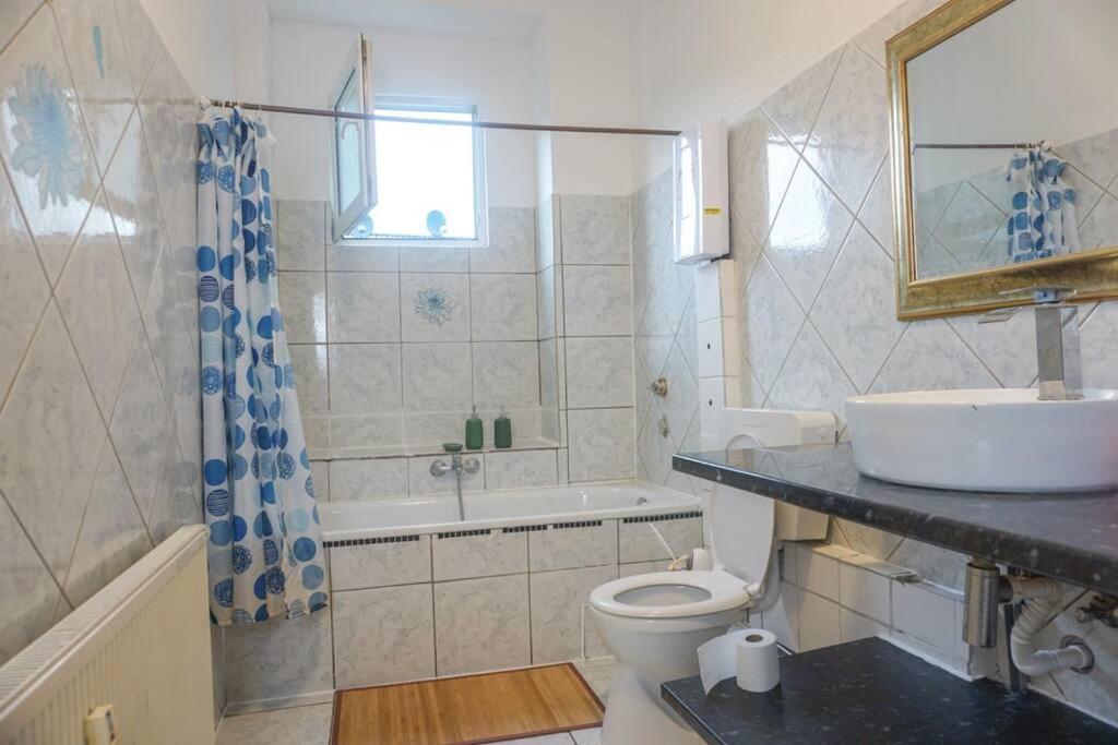 Apartment In Wuppertal - Charmante 3-Zimmer-Oase Mit Kamin Und Badewanne Exterior foto